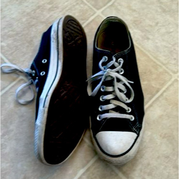 Men’s Low Converse - Picture 2 of 2